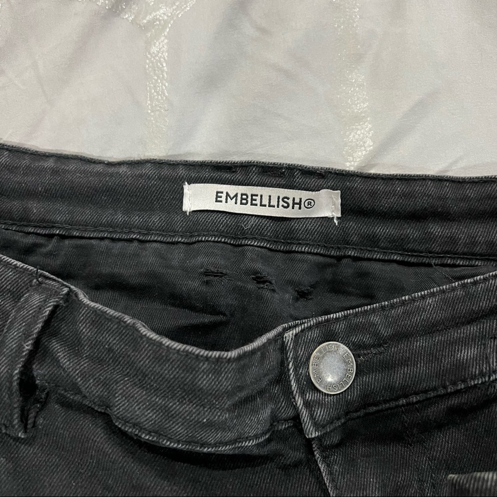 Embellish Size 40 - Picture 2 of 4